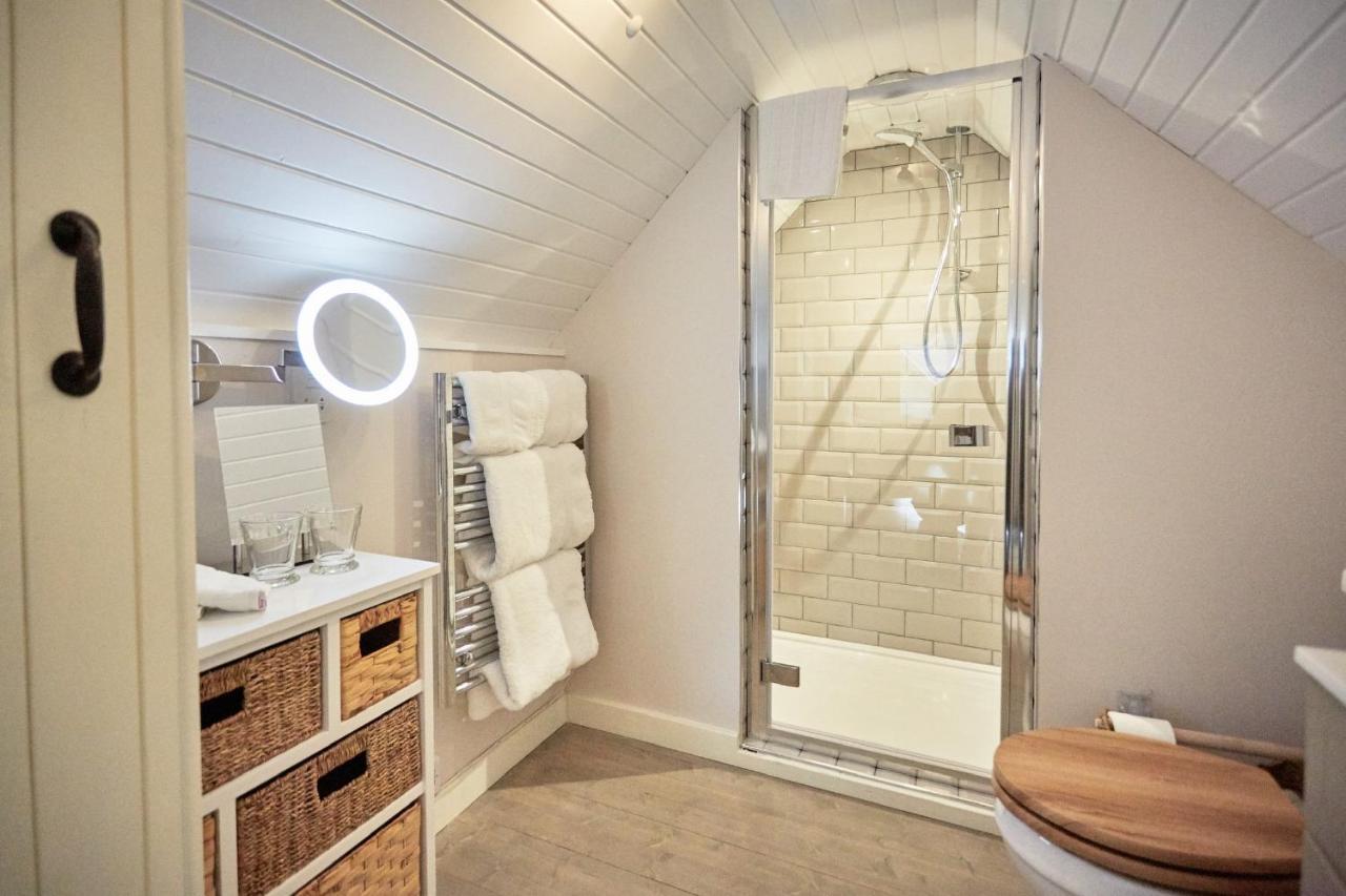 Riverside Inn, 4*