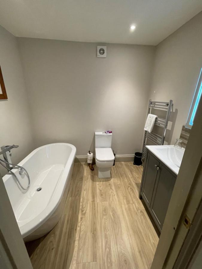 Riverside Inn, Herberg 4*