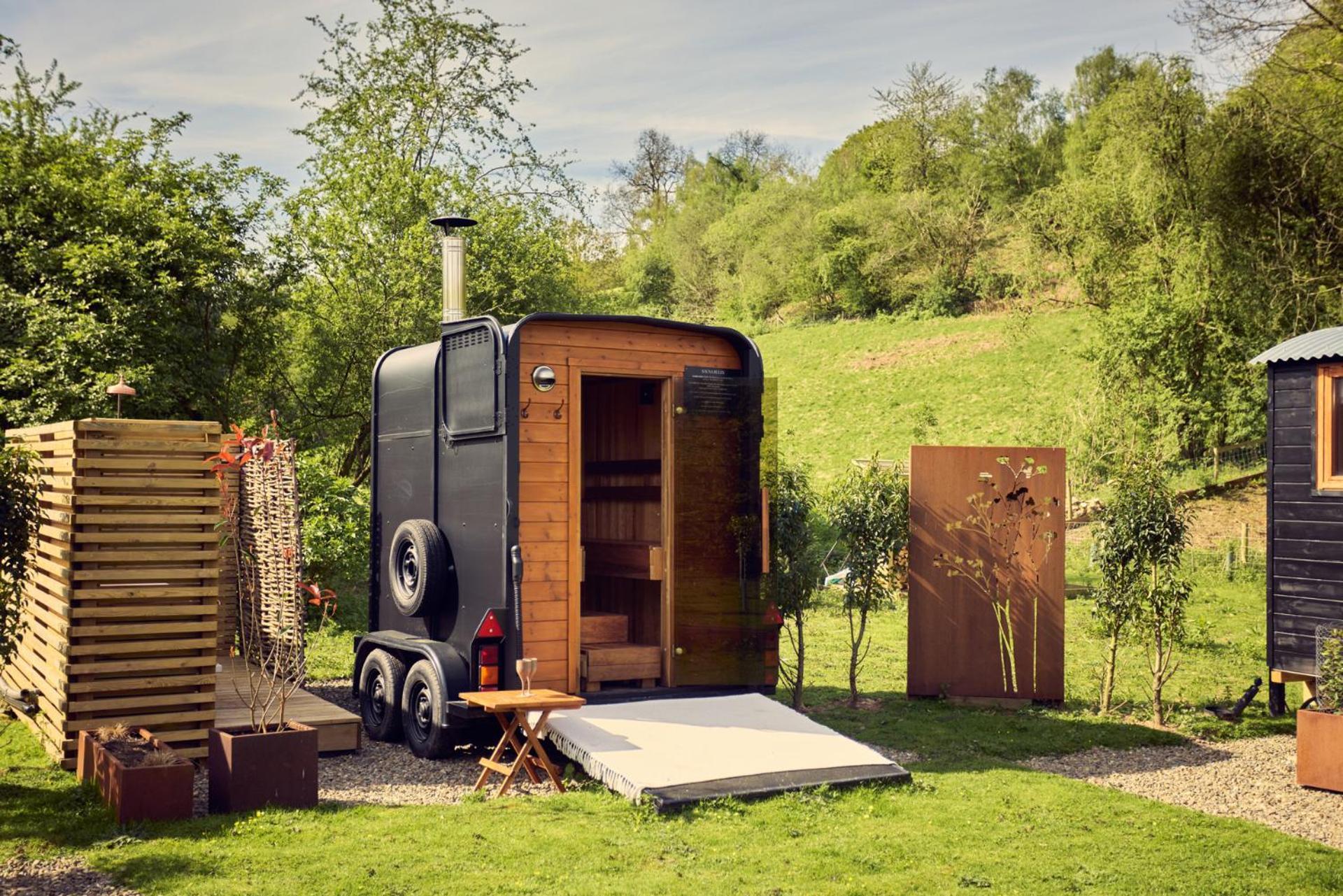 Riverside Inn, Herberg 4*